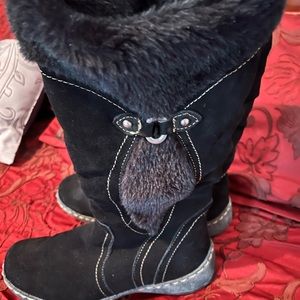 Woman’s size 10 bare trap mid ankle boot